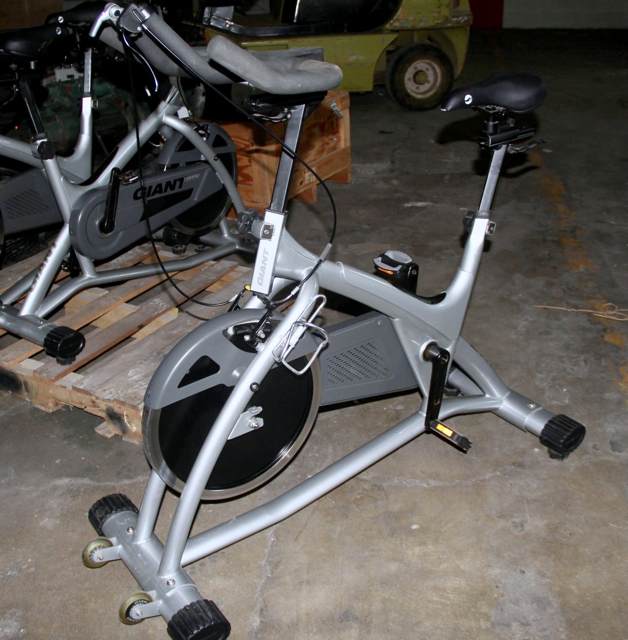 Indoor Cycle Spin Bike Giant Tempo Preferred Liquidation LLC